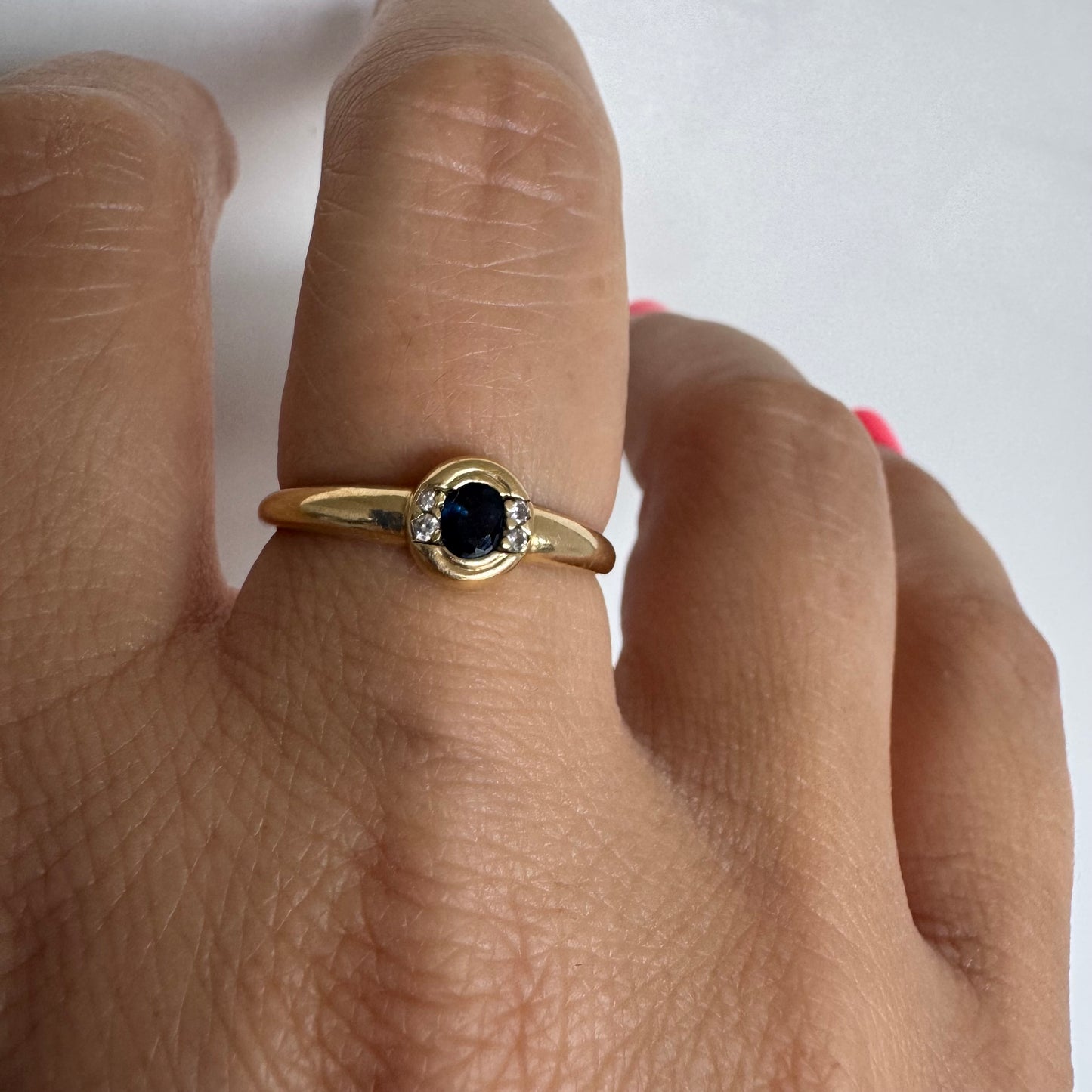 18K gold ring set with a deep blue Sapphire at its center