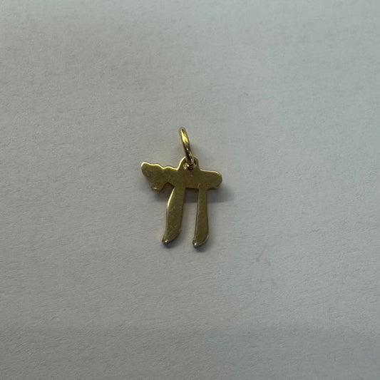 18K gold “CHAI” pendant