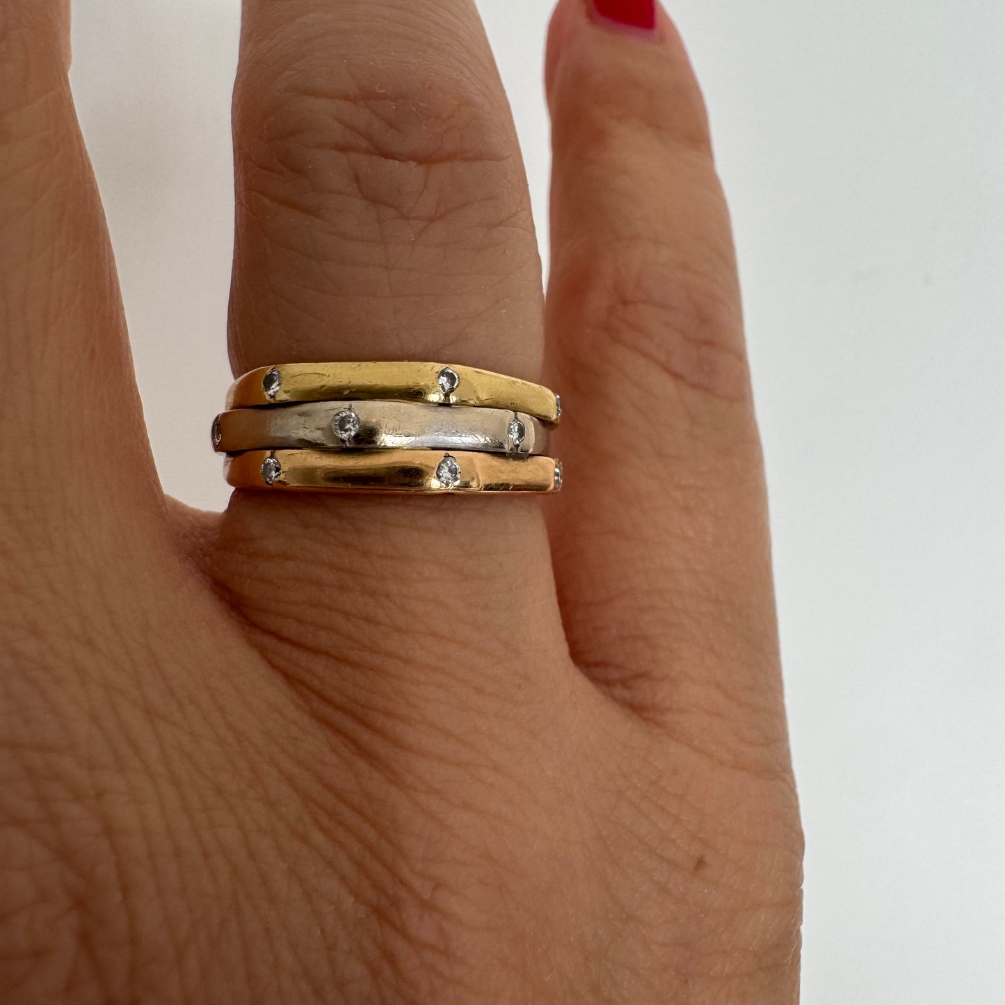 18K gold ring crafted in yellow, white, and rose gold, featuring a triple-band design set with Diamonds