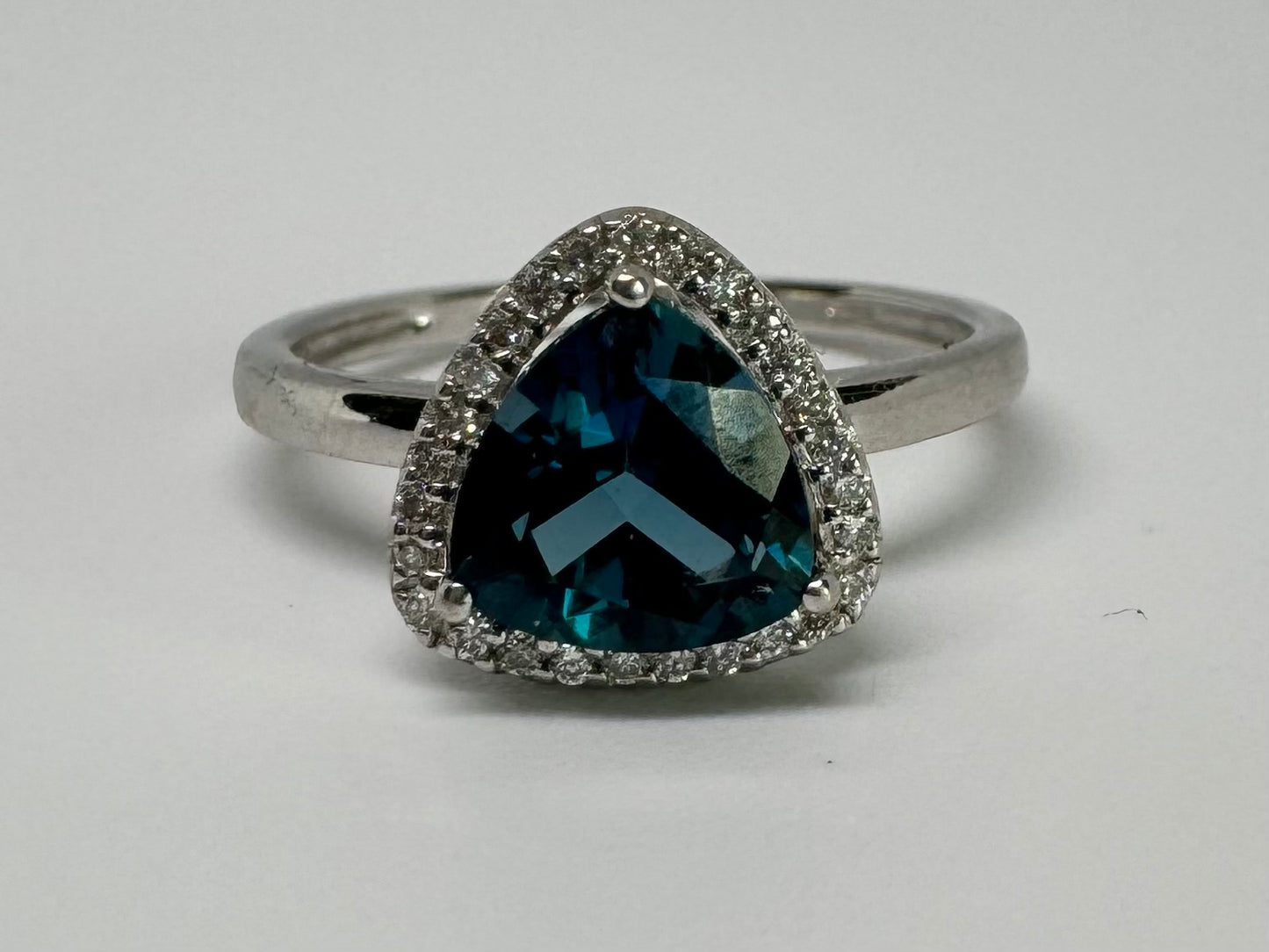 18K gold ring set with Blue Topaz London