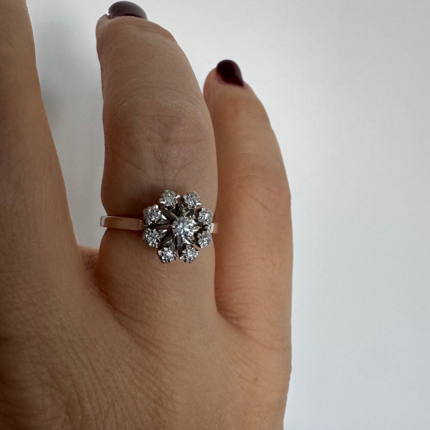 18K gold ring set with Diamonds