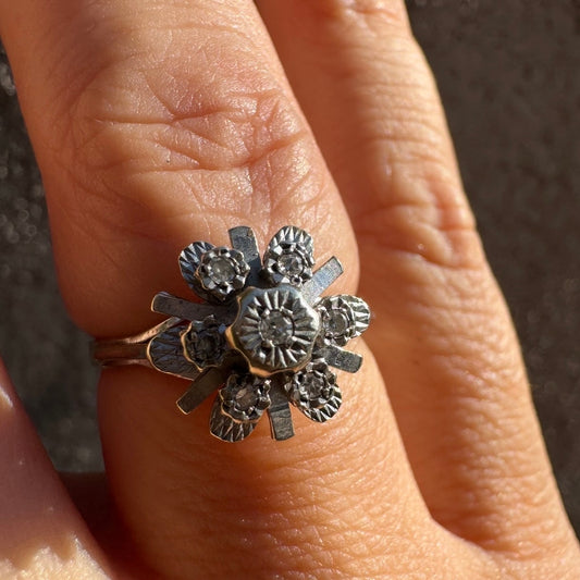 18K gold floral ring adorned with delicate diamond accents