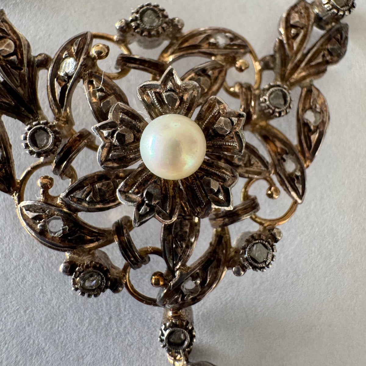 14K Gold Necklace with Pearls
Floral design & Diamonds with delicate details and a magnetic clasp.