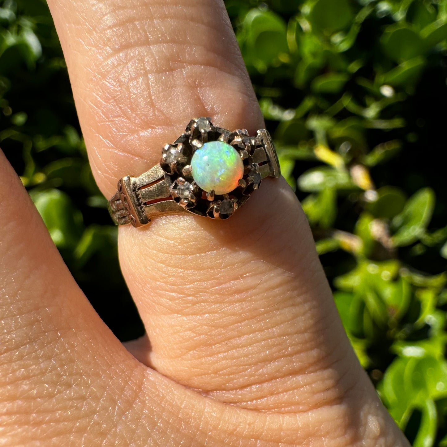 9K gold ring set with Opal