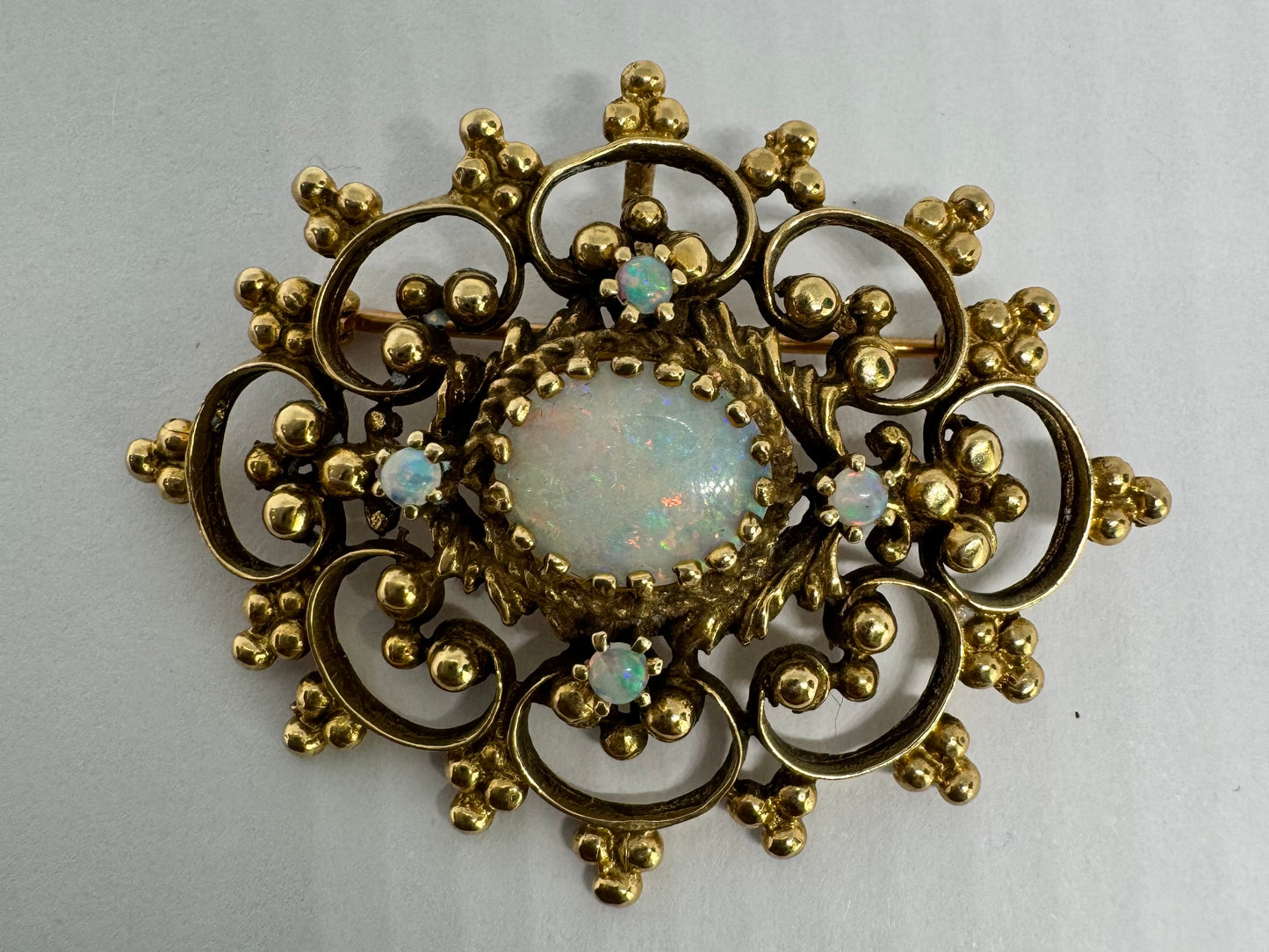 14K gold Brooch set with Opal