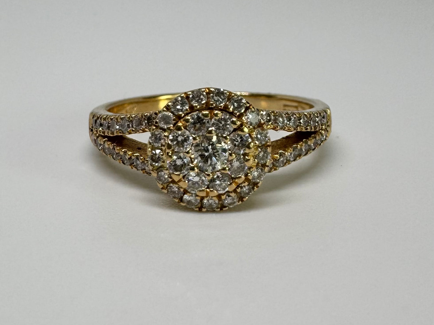 14K gold ring set with Diamonds