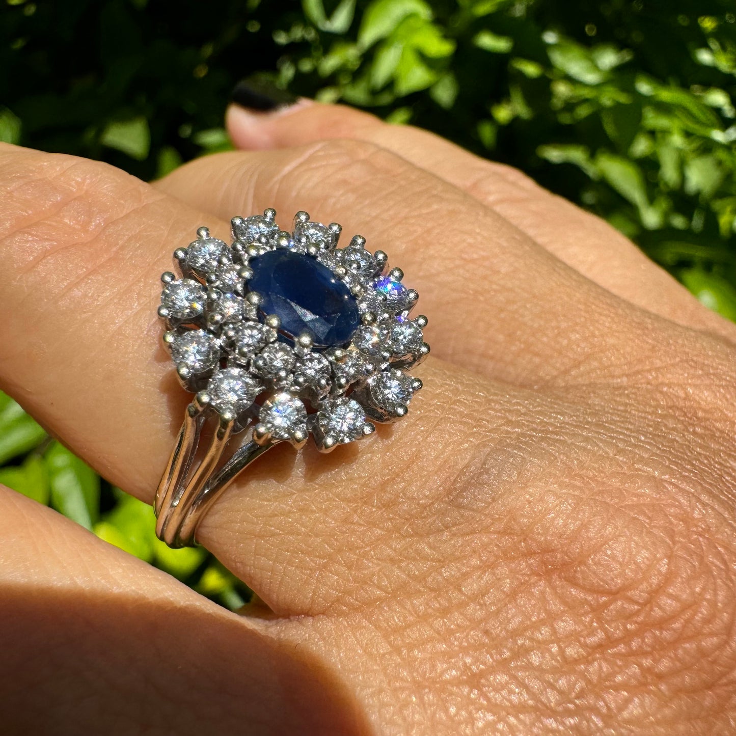 18K gold ring set with Sapphire & Diamonds