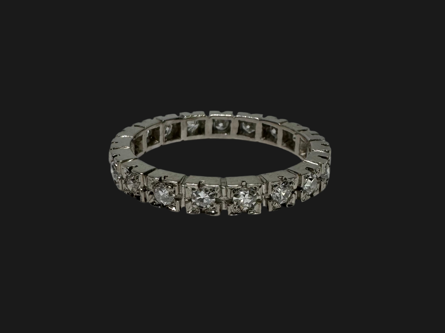 18K gold Eternity ring set with Diamonds