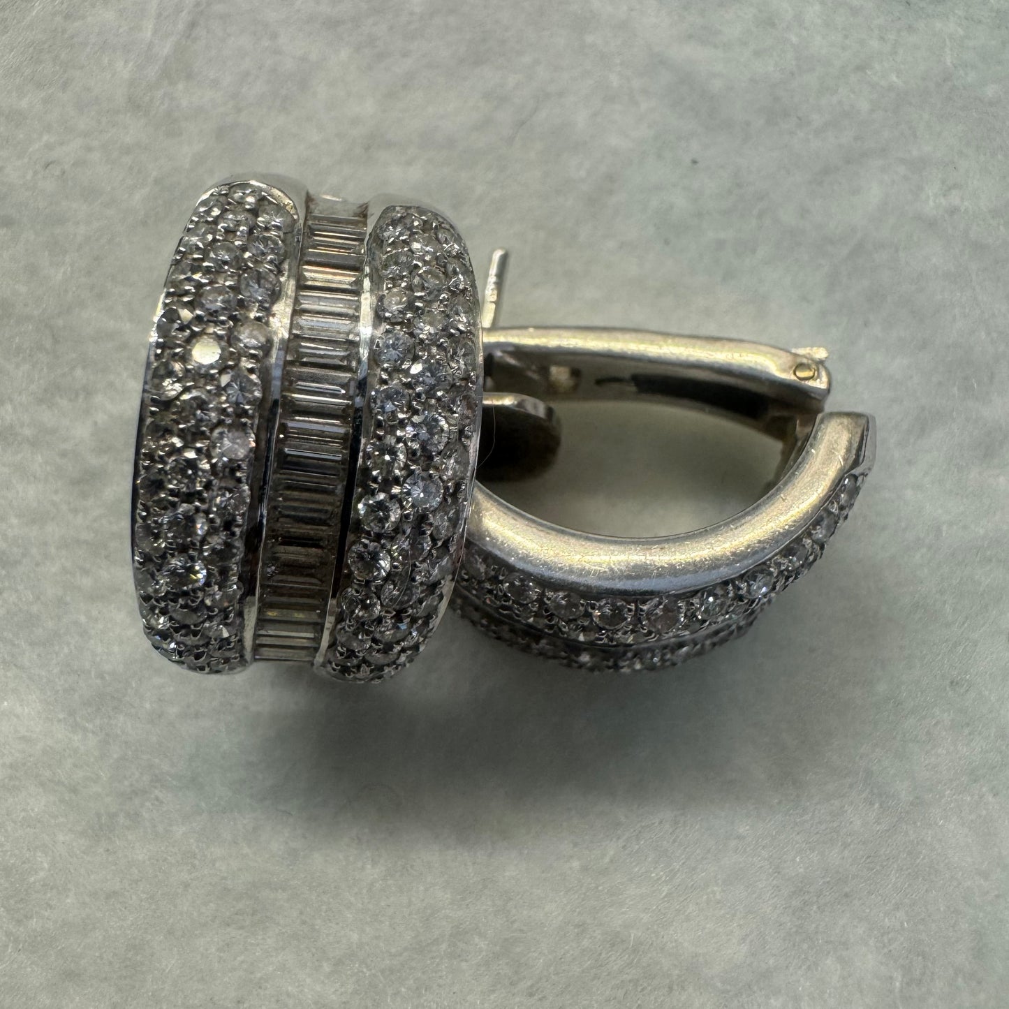 18K gold earrings set with baguette and pavé Diamonds.