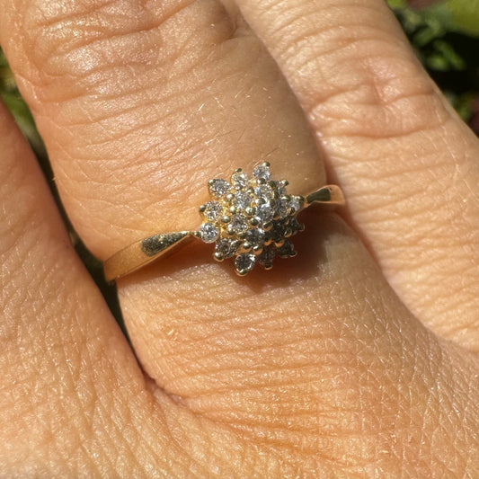 14K gold ring set with Diamonds
