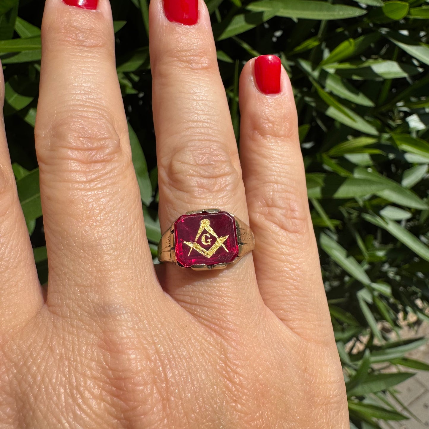 10K gold “Freemason” ring set with red gemstone with the iconic compass square and the letter “G” in gold