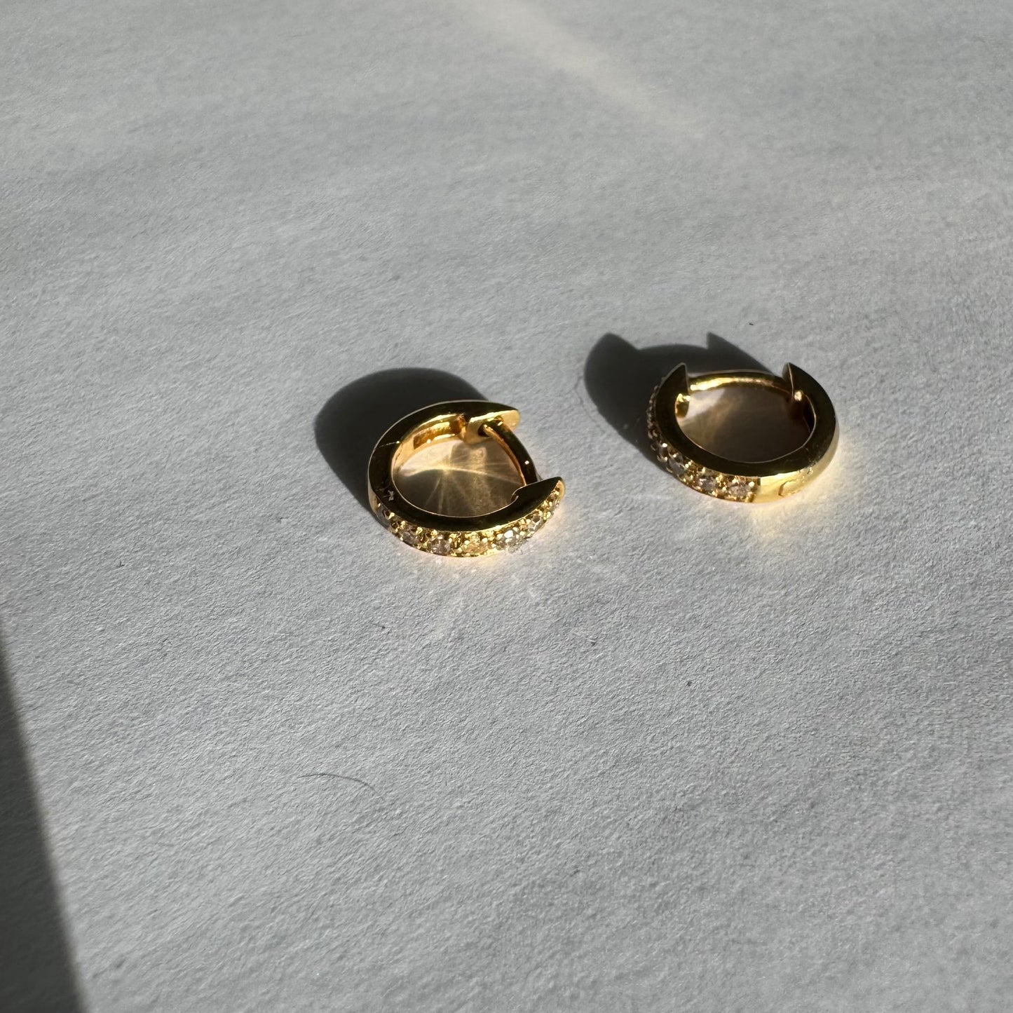 עגילי זהב צהוב 18 קראט של המותג "טוס" 