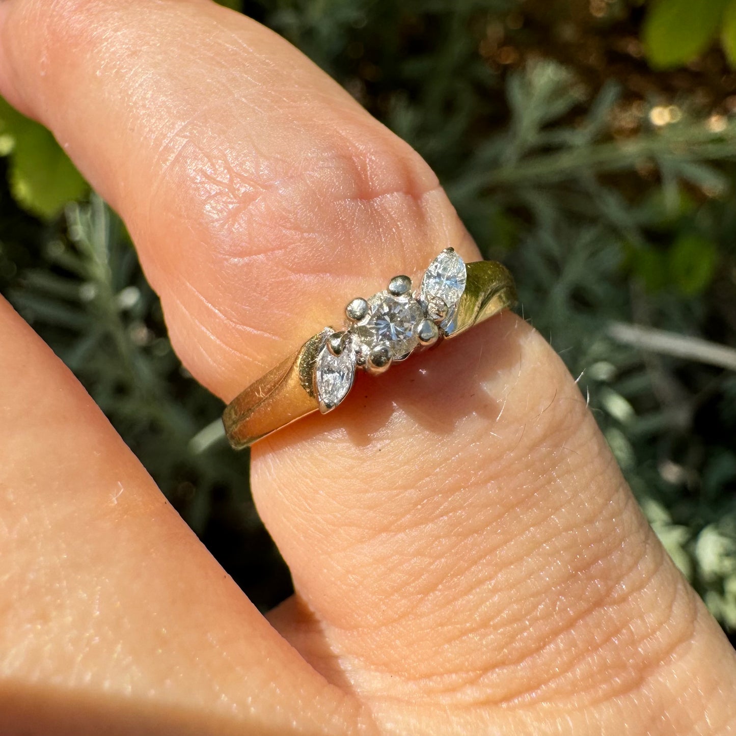 14K gold ring set with Diamonds