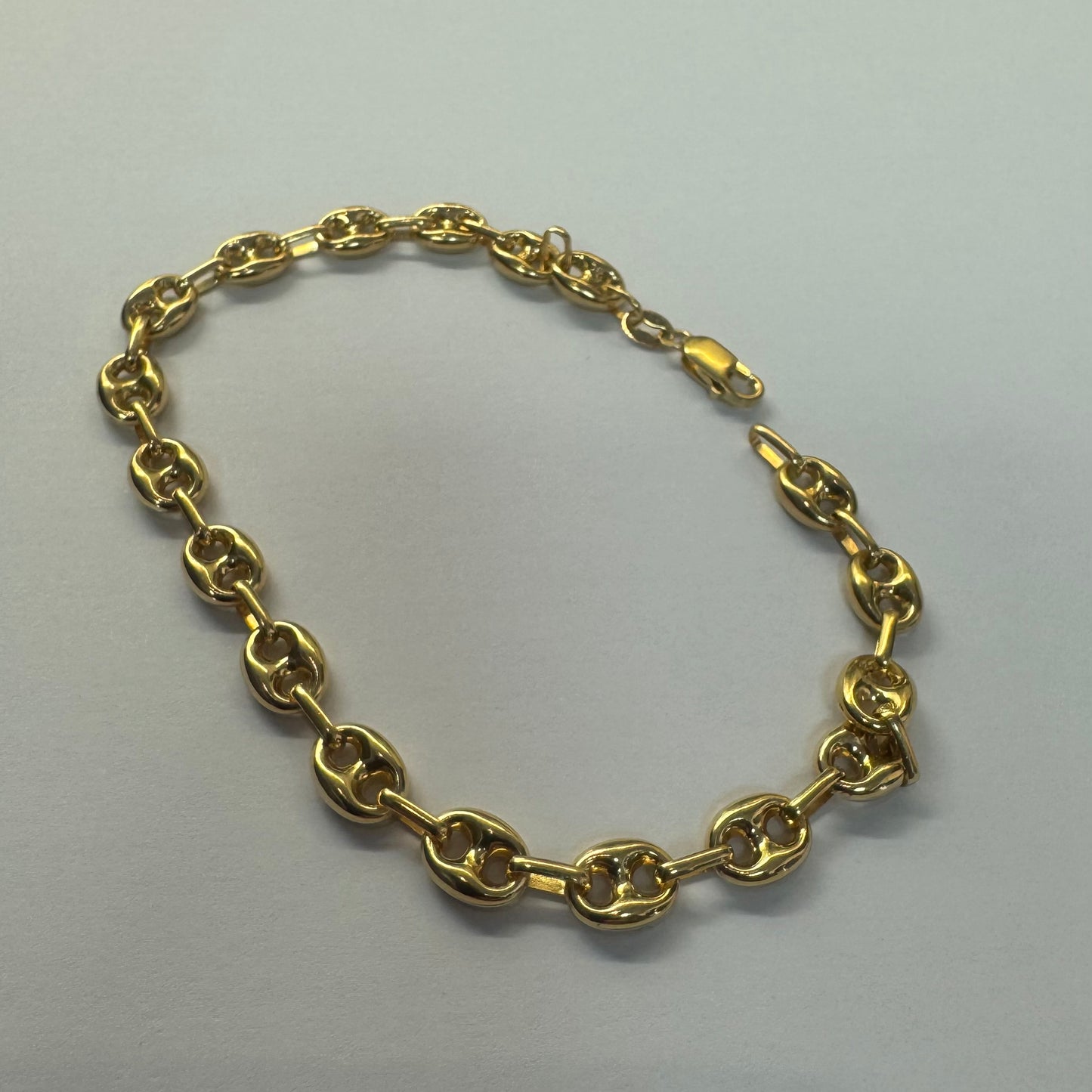 18K gold bracelet in a mariner link design