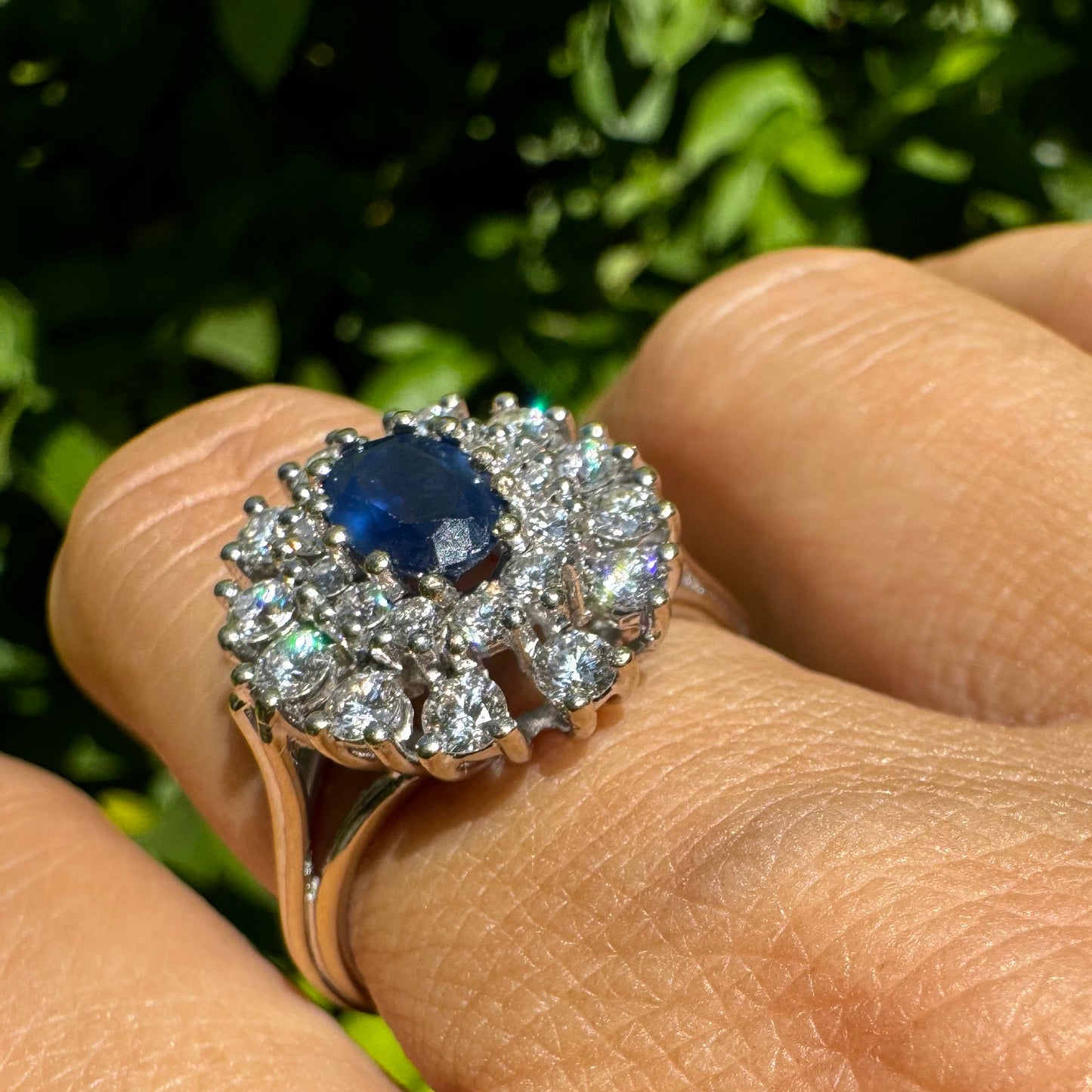 18K gold ring set with Sapphire & Diamonds