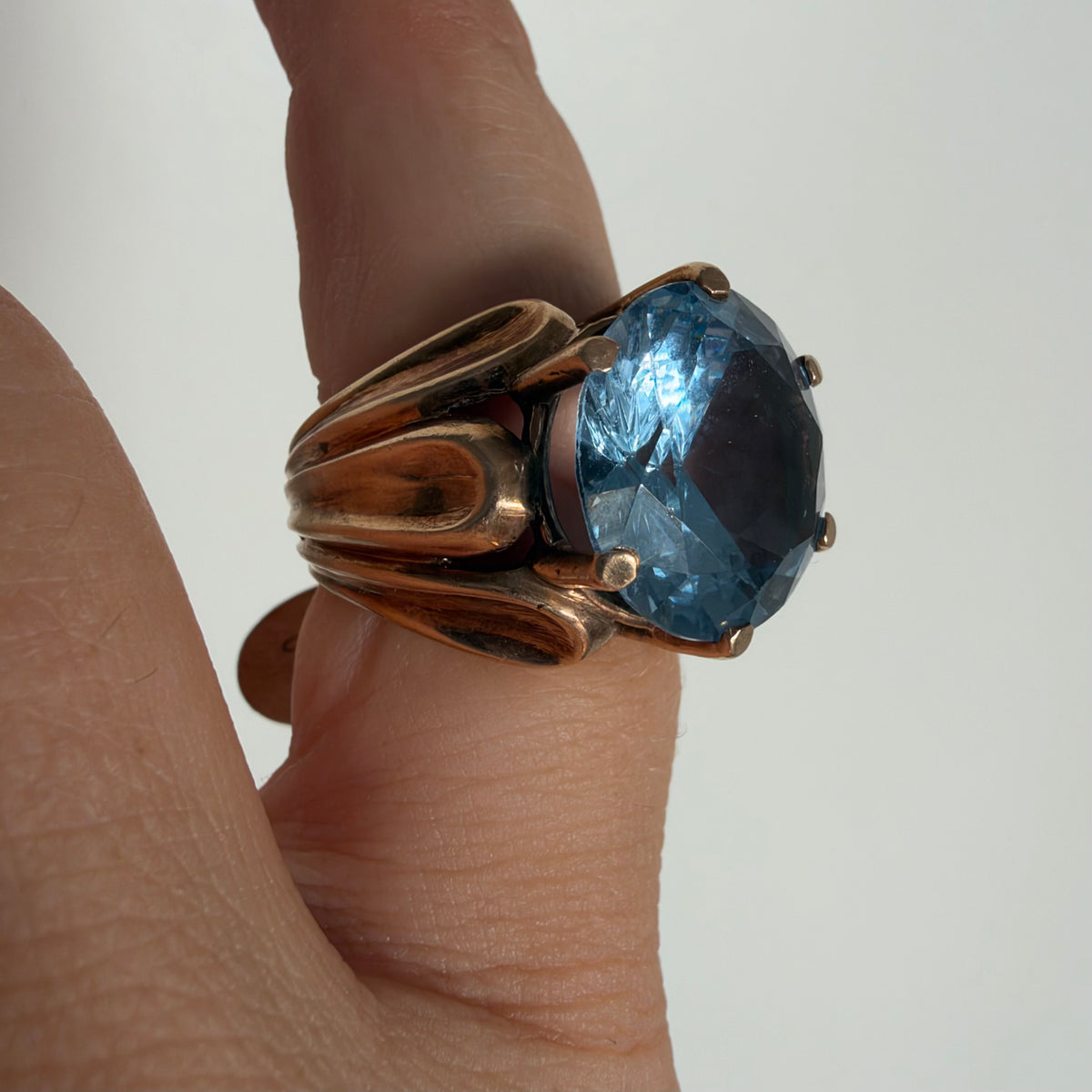9K gold vintage ring with a large faceted blue topaz