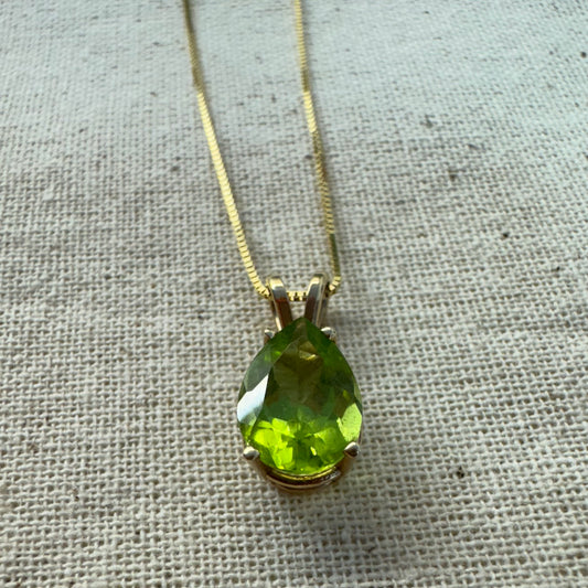 14K gold necklace set with a pear-shaped Peridot