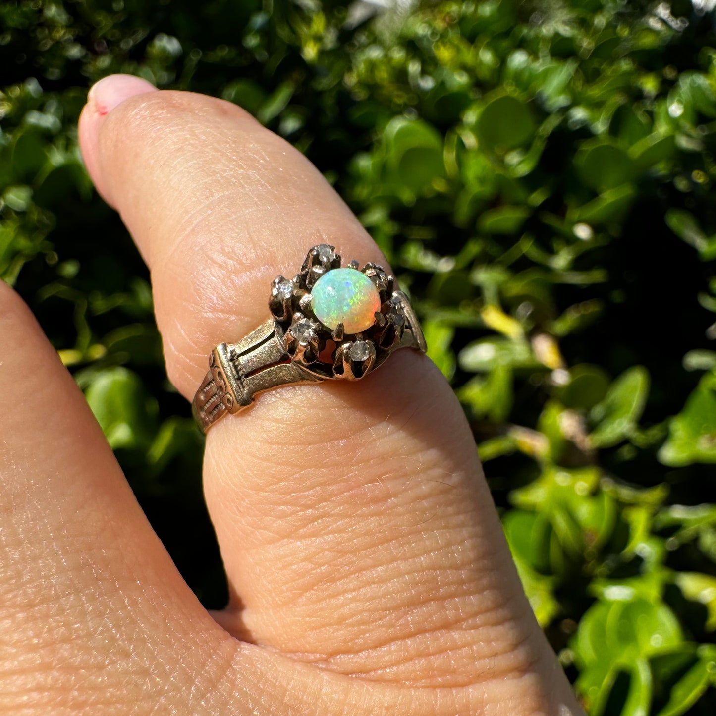 9K gold ring set with Opal