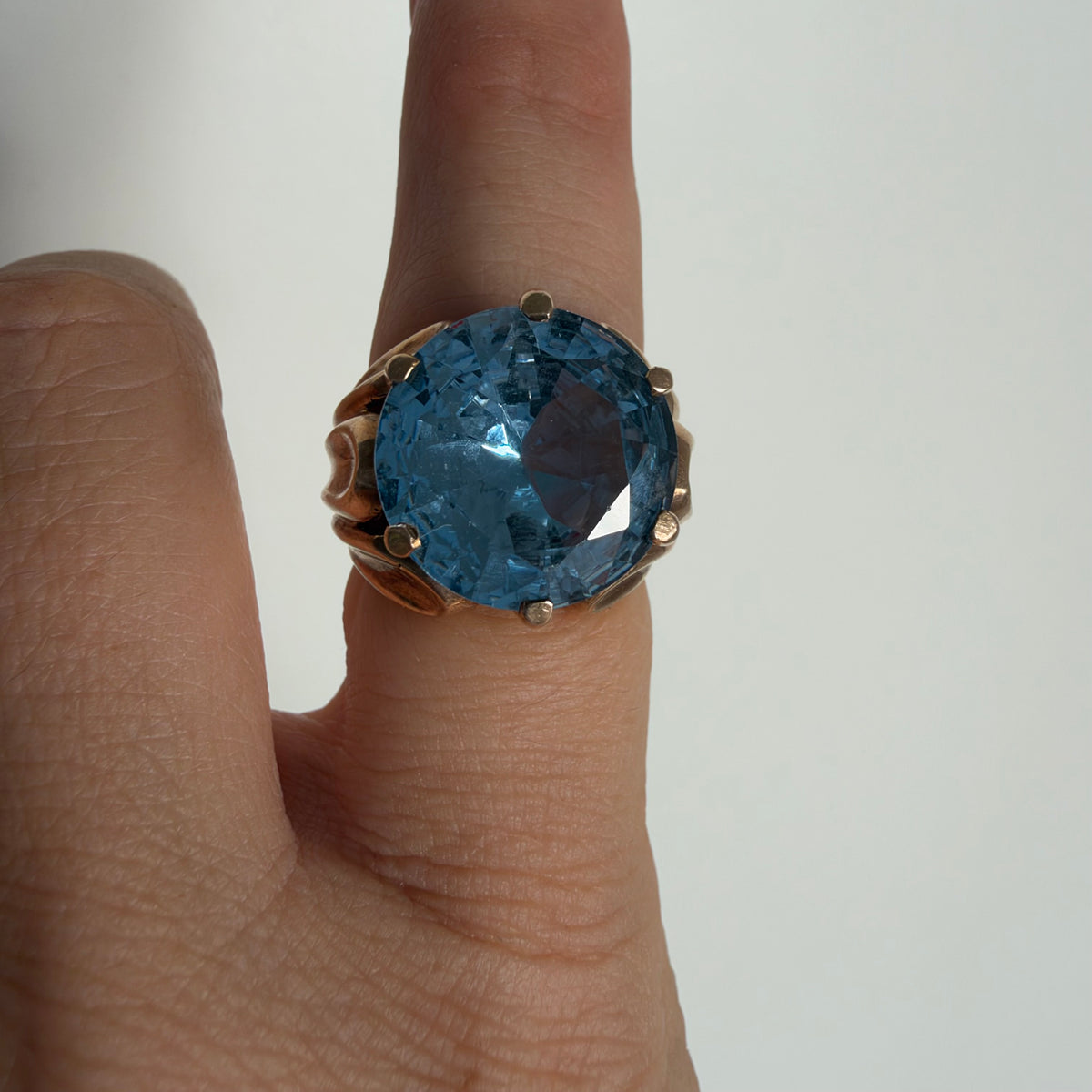 9K gold vintage ring with a large faceted blue topaz