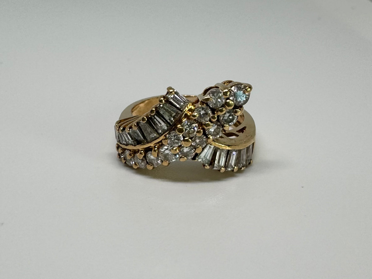 14K gold ring set with Diamonds