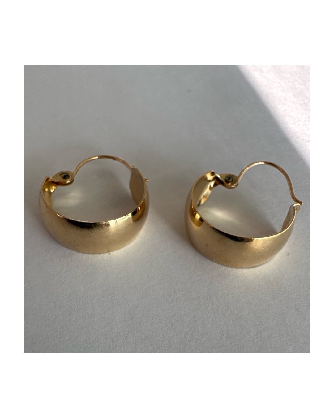 עגילי זהב צהוב 10 קראט חישוקים עבים וקלילים