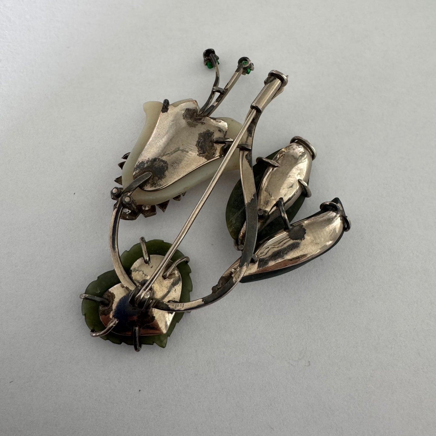 14K gold vintage brooch designed as a delicate floral composition