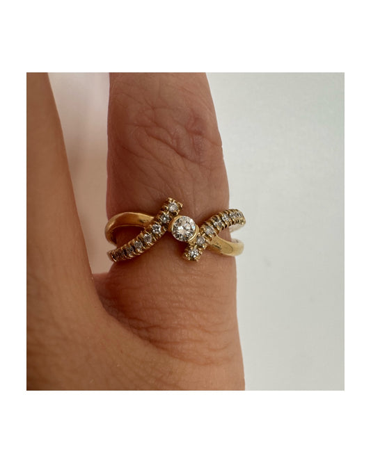 14K gold ring set with a central Diamond and sparkling side Diamonds