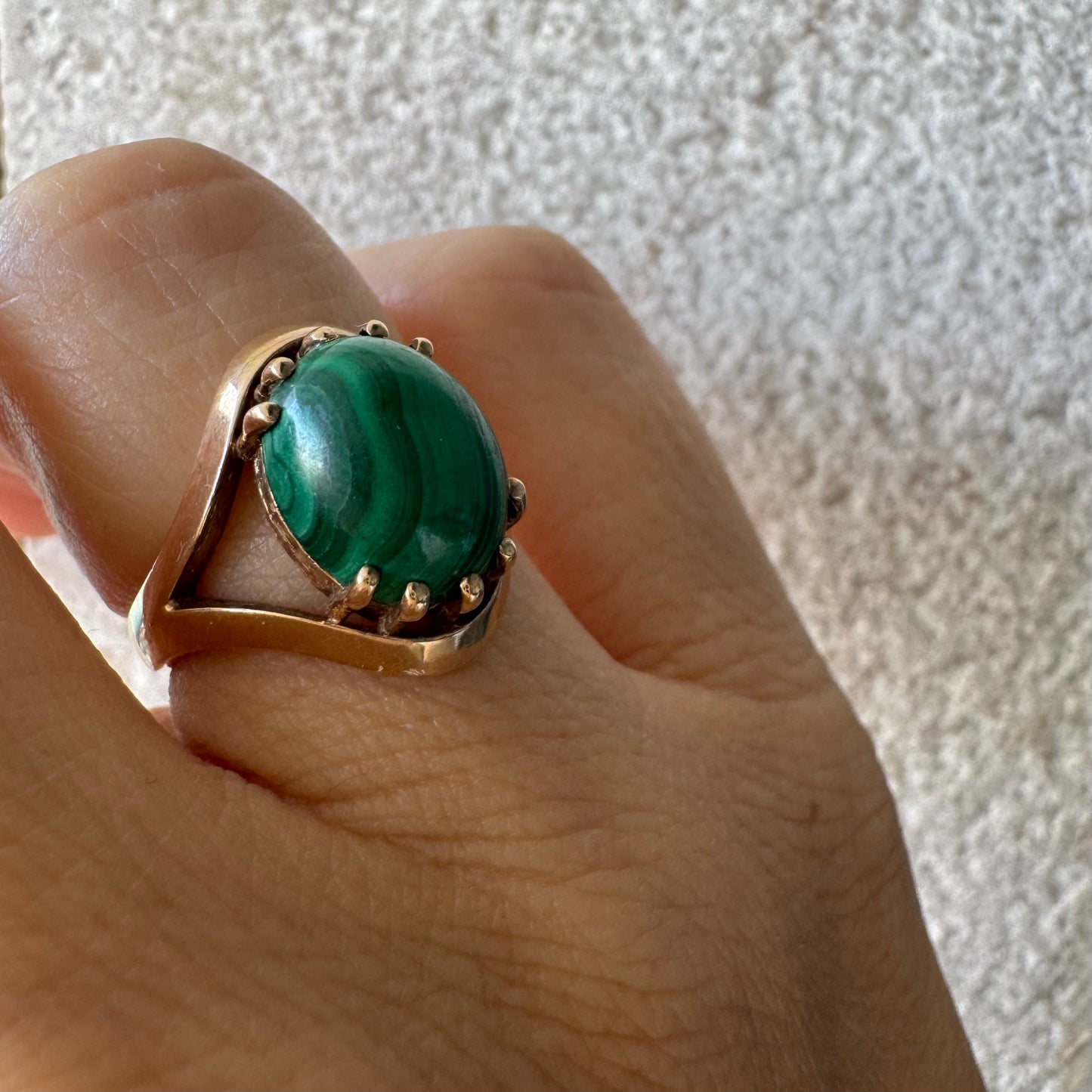 14K gold ring set with a polished Malachite cabochon