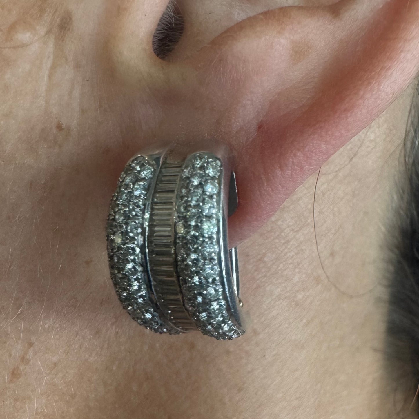 18K gold earrings set with baguette and pavé Diamonds.