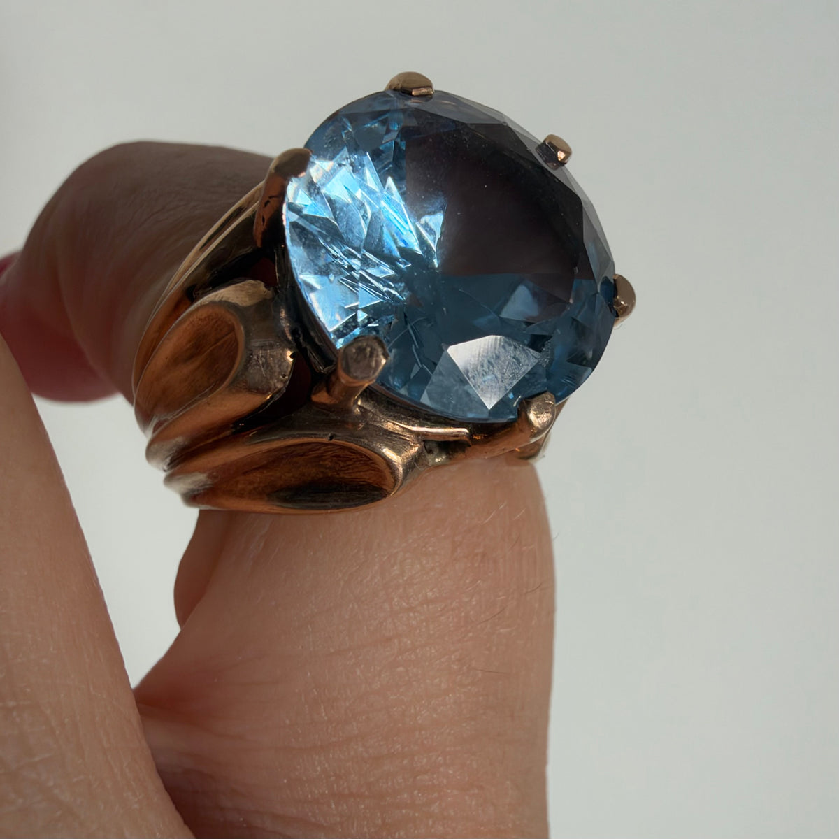 9K gold vintage ring with a large faceted blue topaz