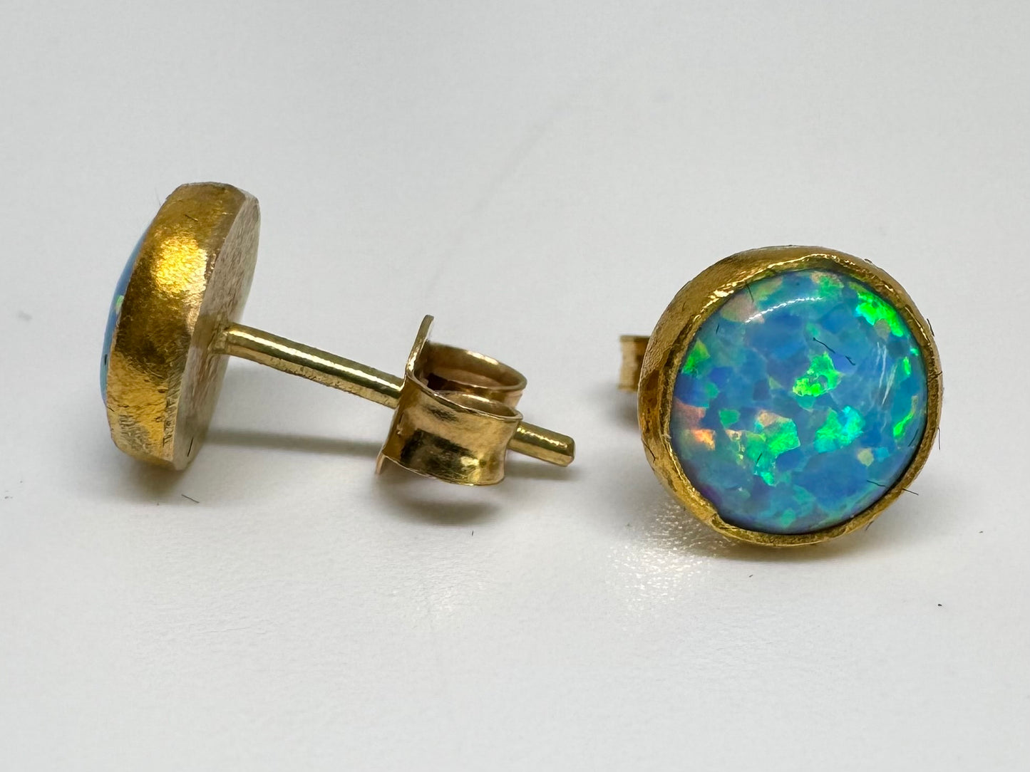 18K gold Stud Earrings set with Opal