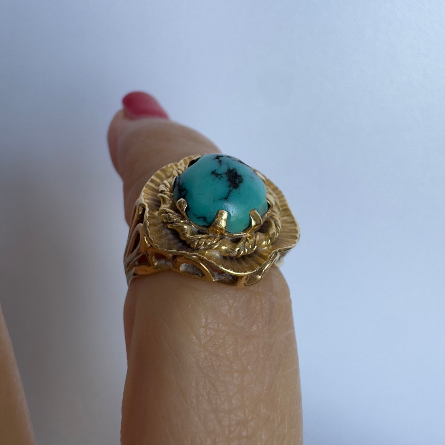 18K gold ring set with a unique Turquoise