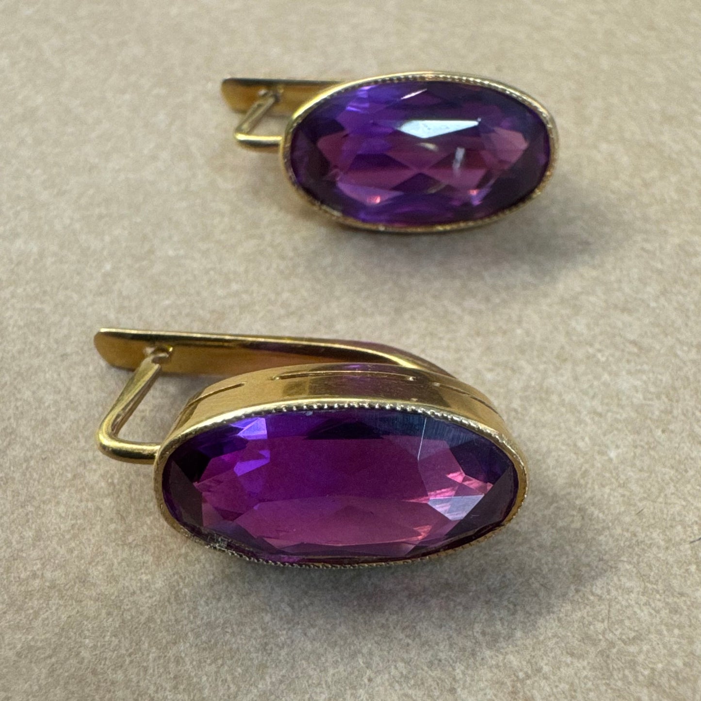 18K gold short drop earrings set with a deep oval-cut Amethyst
