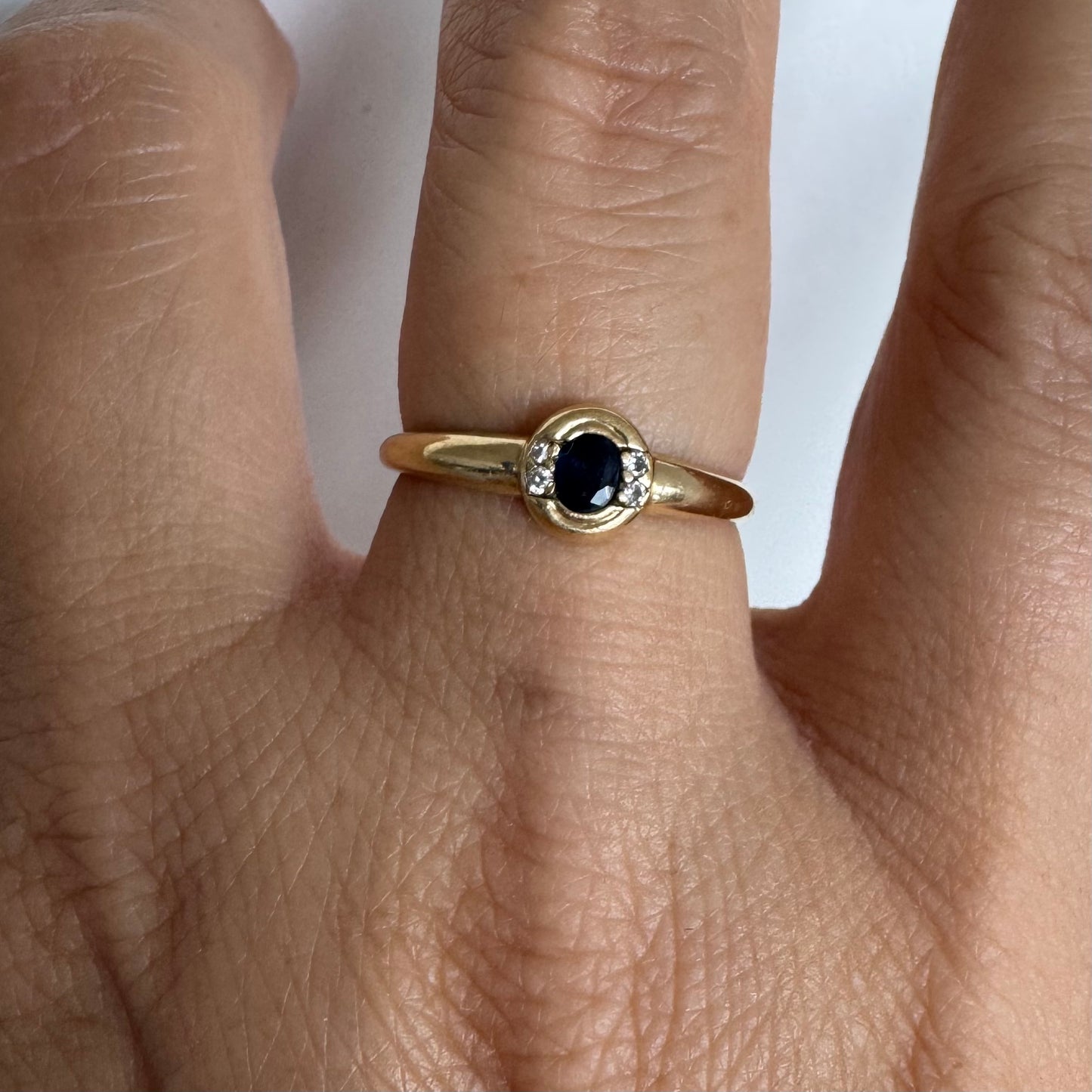 18K gold ring set with a deep blue Sapphire at its center