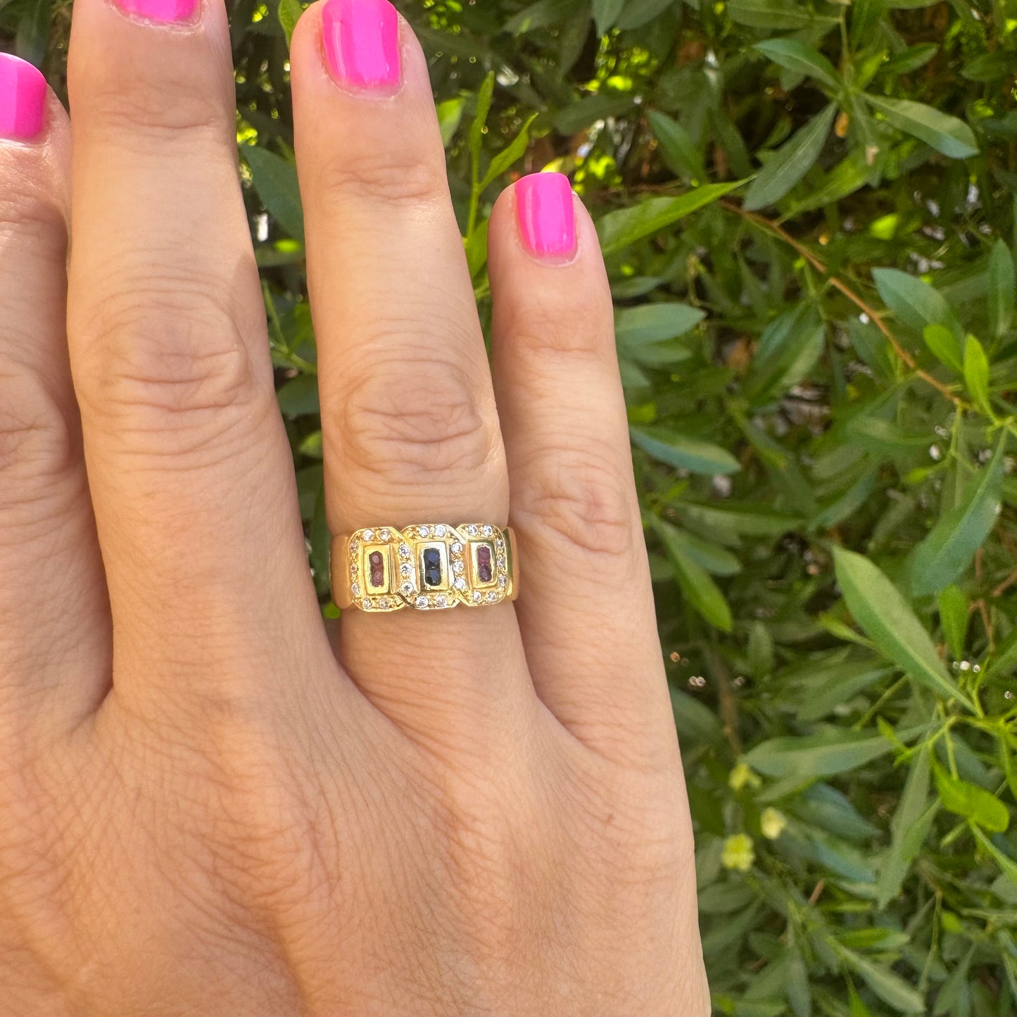 18K gold ring set with Rubies Sapphires, framed by sparkling Diamonds