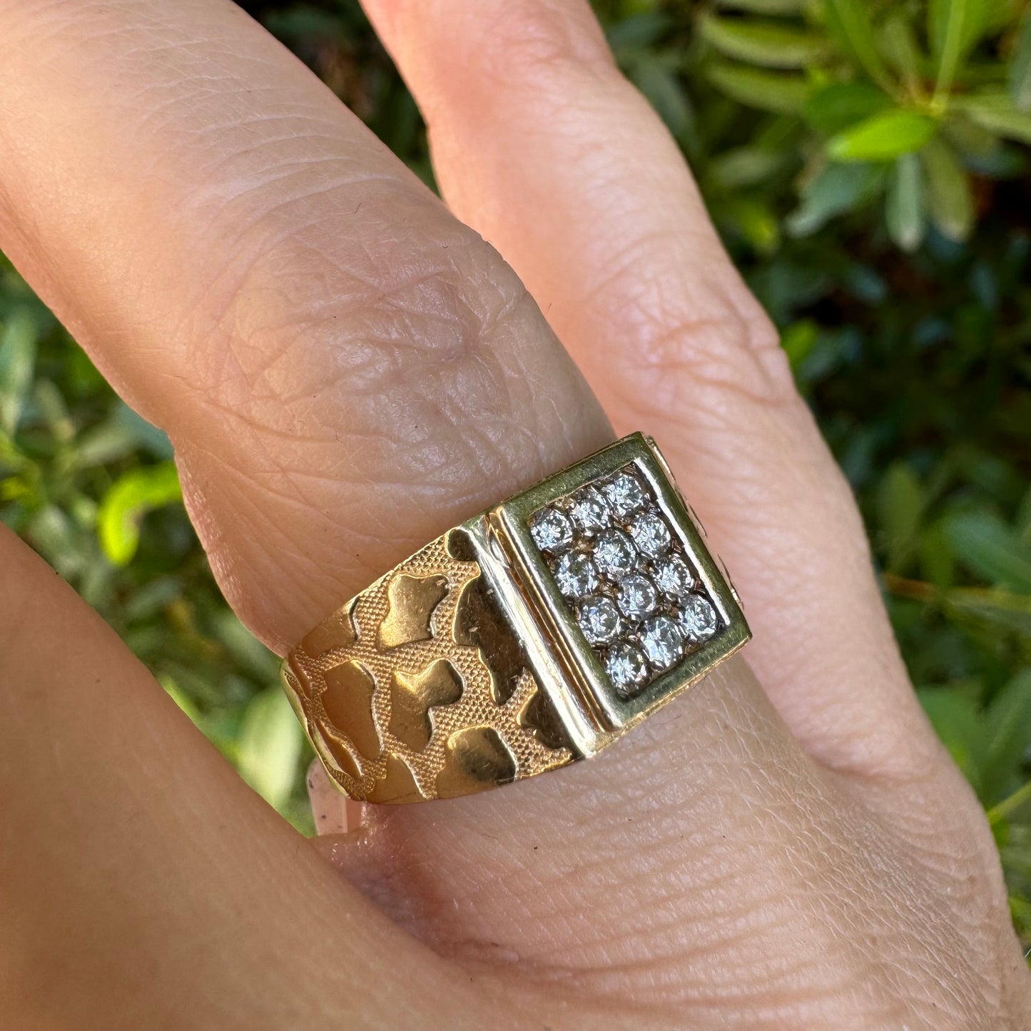 14K gold ring set with Diamonds