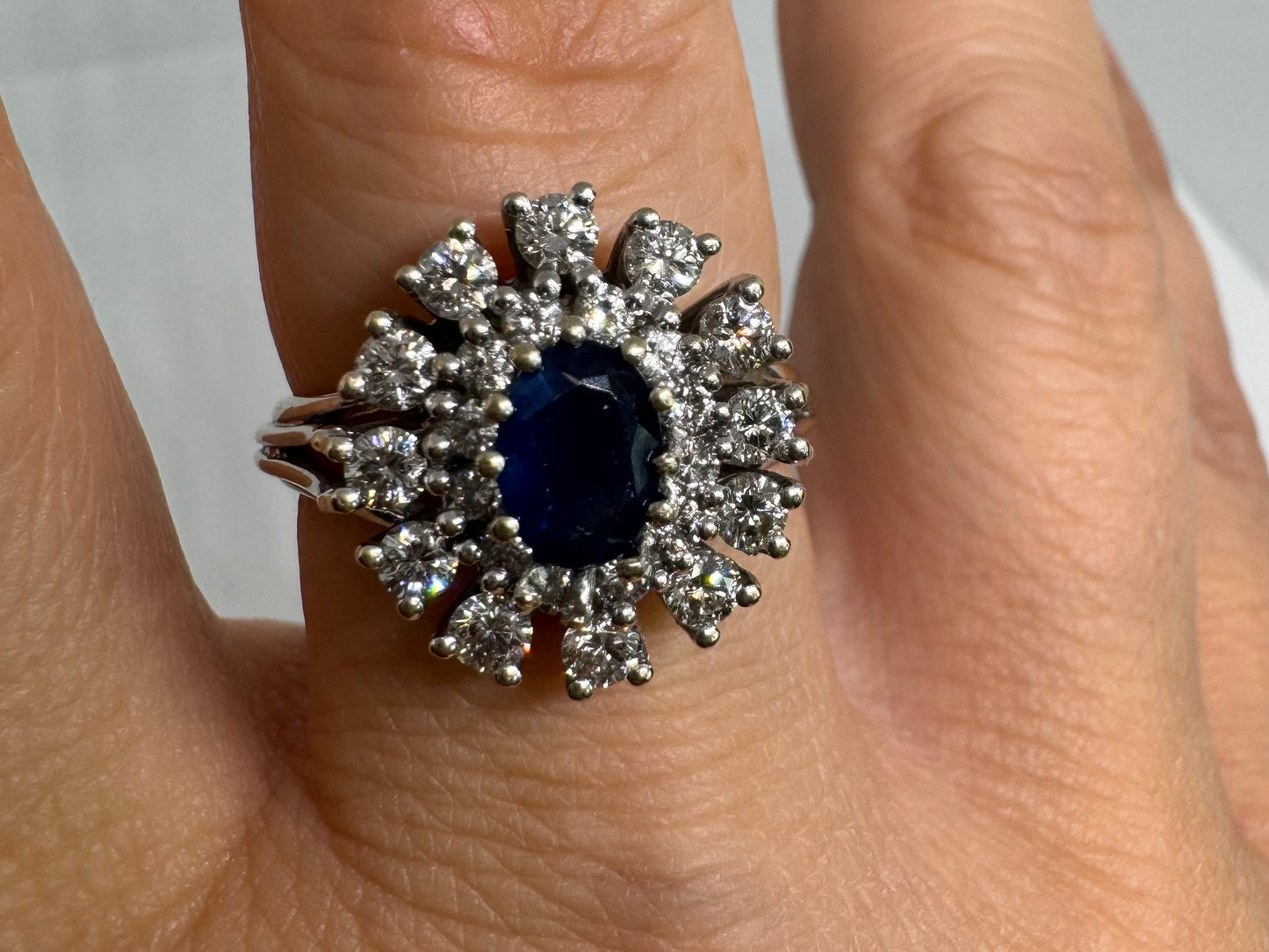 18K gold ring set with Sapphire & Diamonds