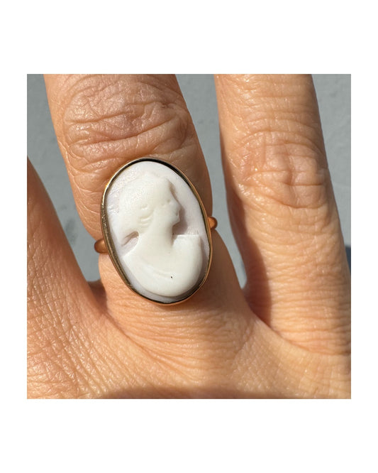 14K gold ring set with a classic cameo
