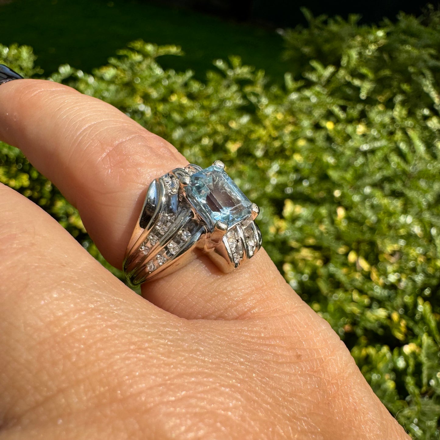 14K gold ring set with Aquamarine & Diamonds