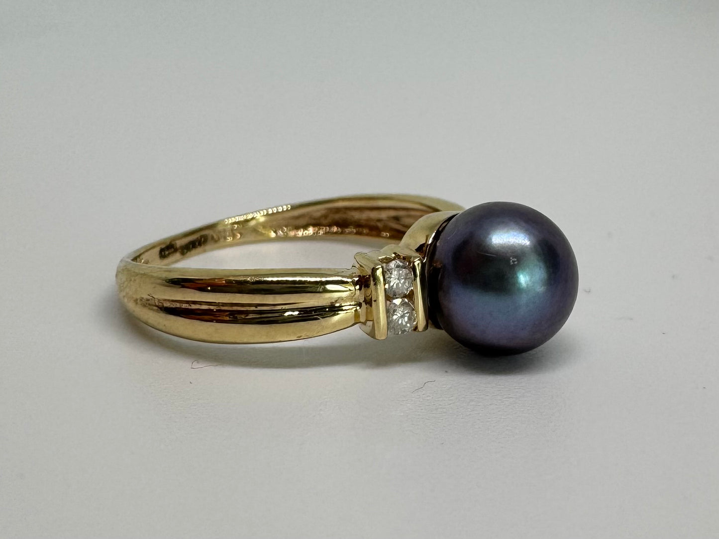 14K gold ring set with Black Pearl & Diamonds