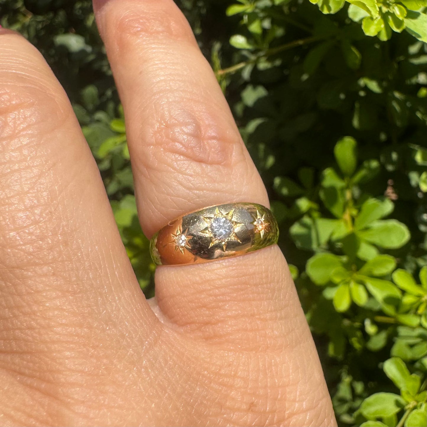 18K gold star ring set with Diamonds