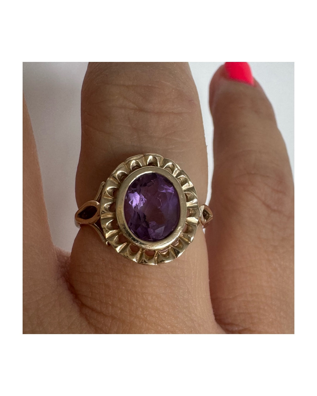 9K gold ring set with a mesmerizing deep purple Amethyst, framed by delicate details that give it a romantic and regal feel.