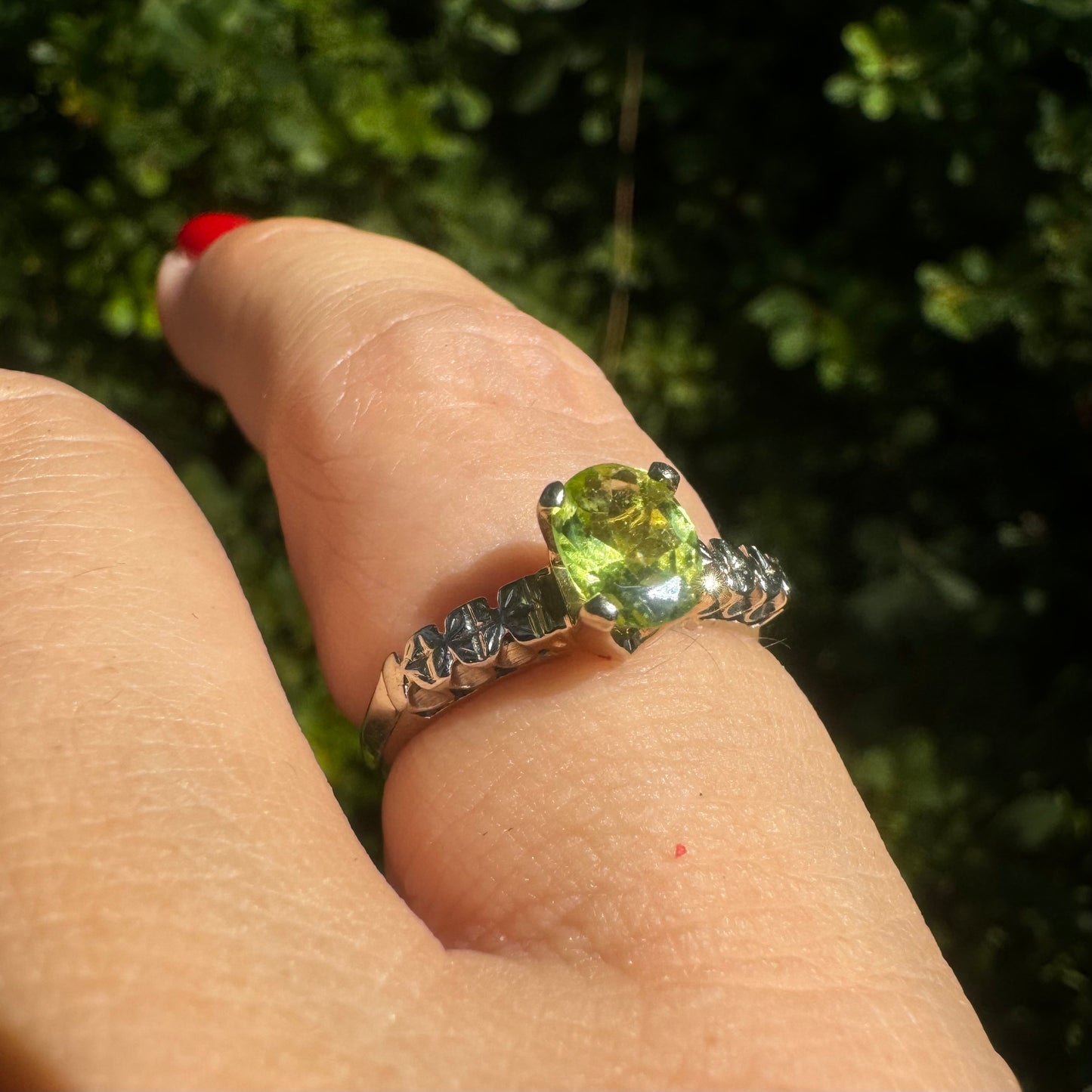 14K gold ring set with Peridot