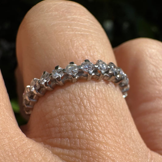 טבעת נצח זהב 18K משובצת יהלומים