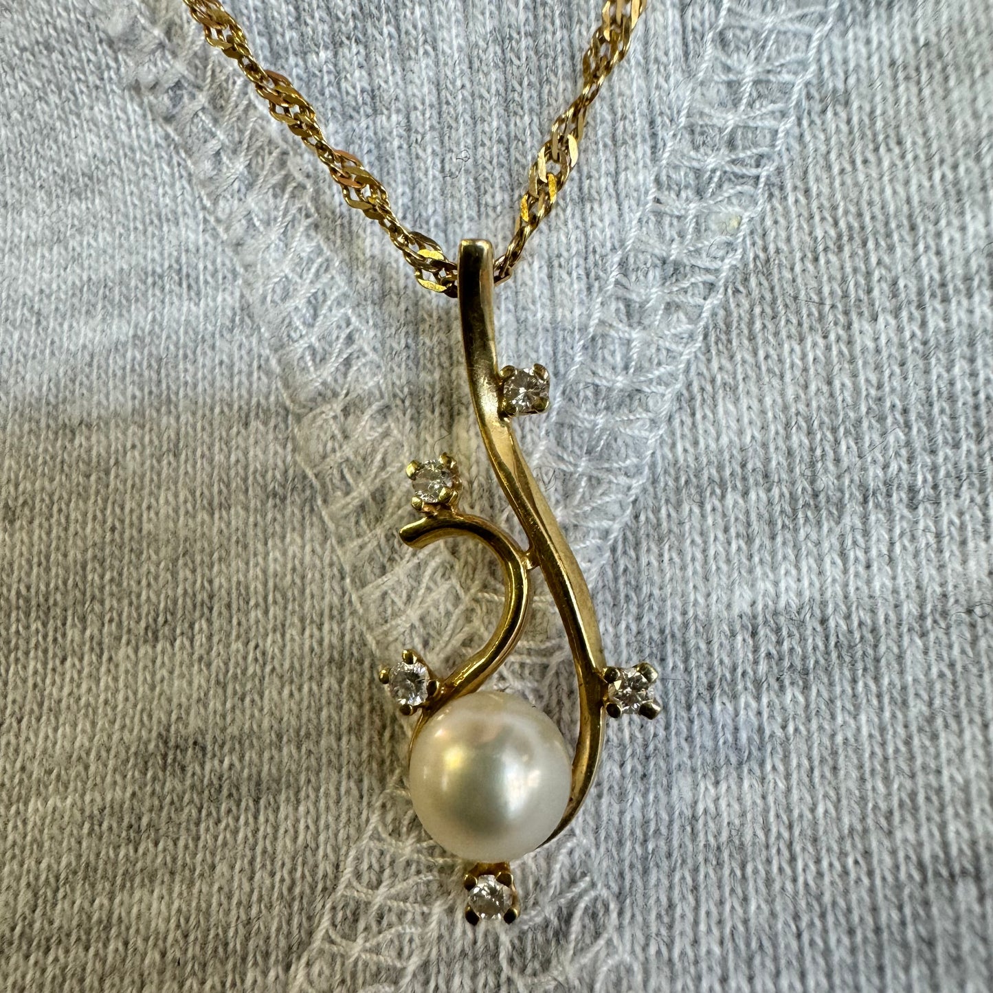 14K gold necklace set with Pearl & Diamonds