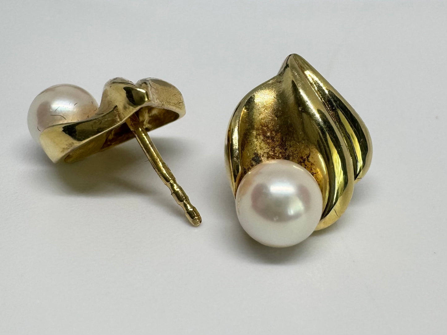 14K gold stud earrings set with Pearl