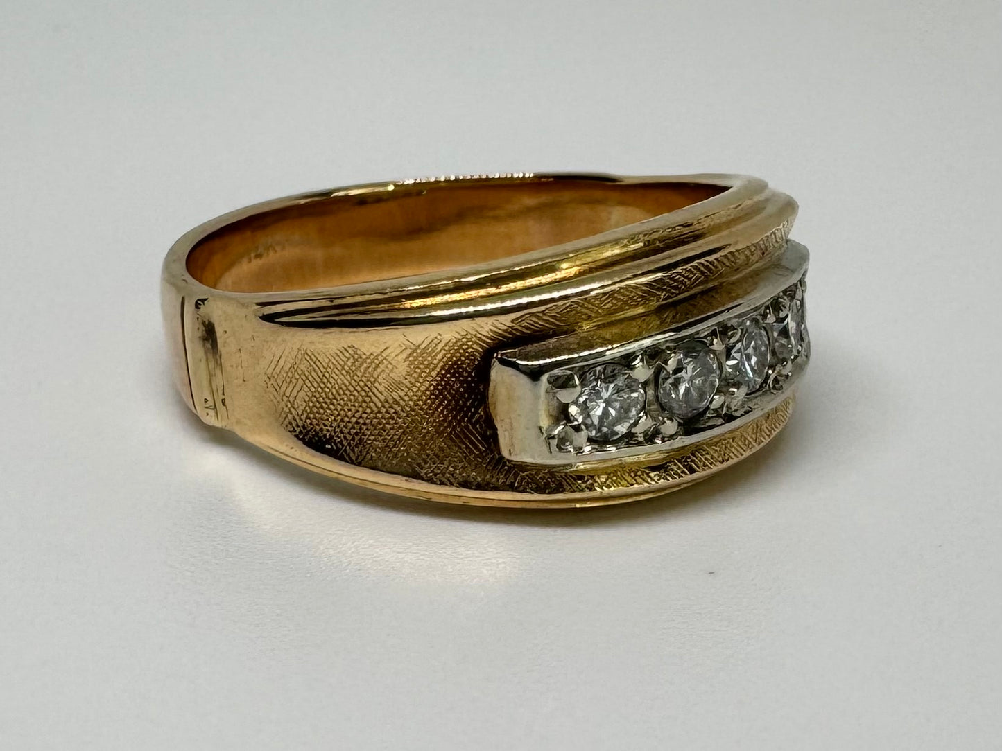 14K gold ring set with Diamonds