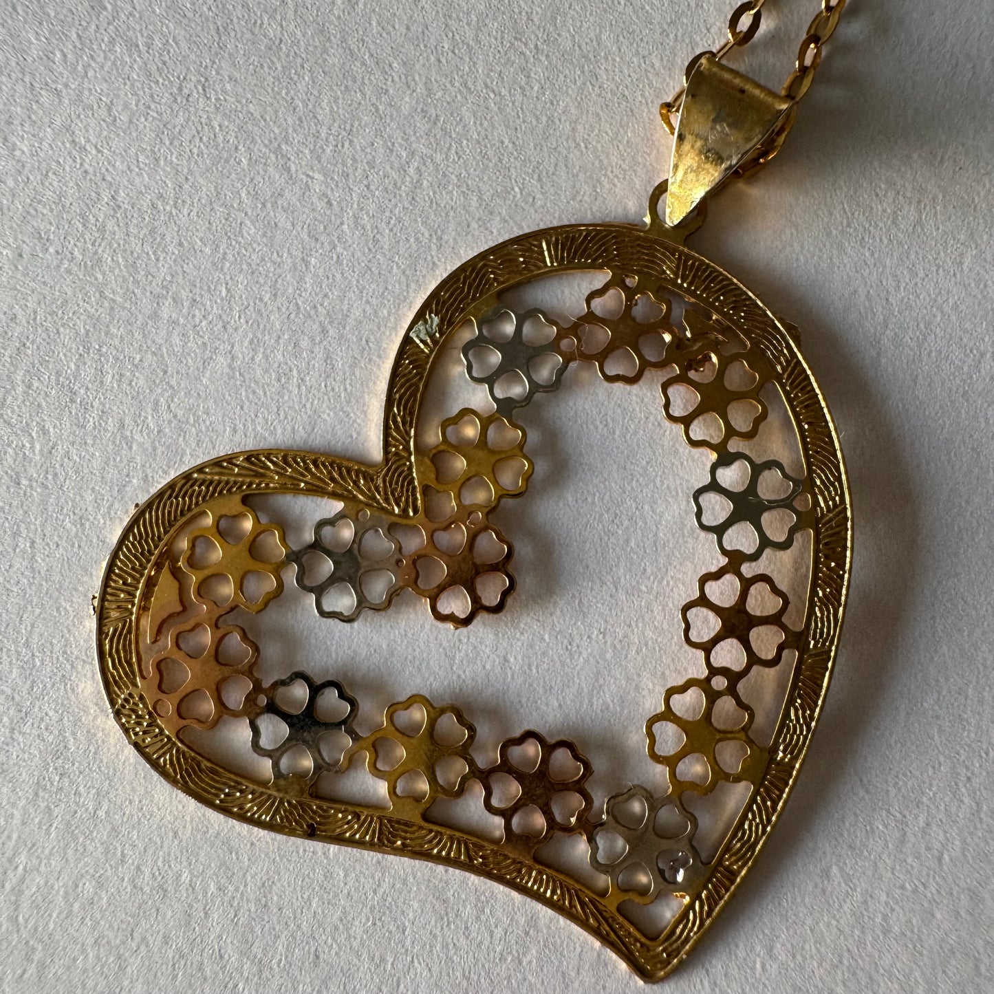 שרשרת ותליון זהב 14 קראט, שילוב יפהפה של זהב לבן, אדום וצהוב.