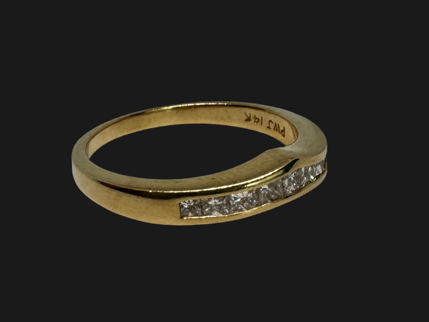 14K gold ring set with Diamonds