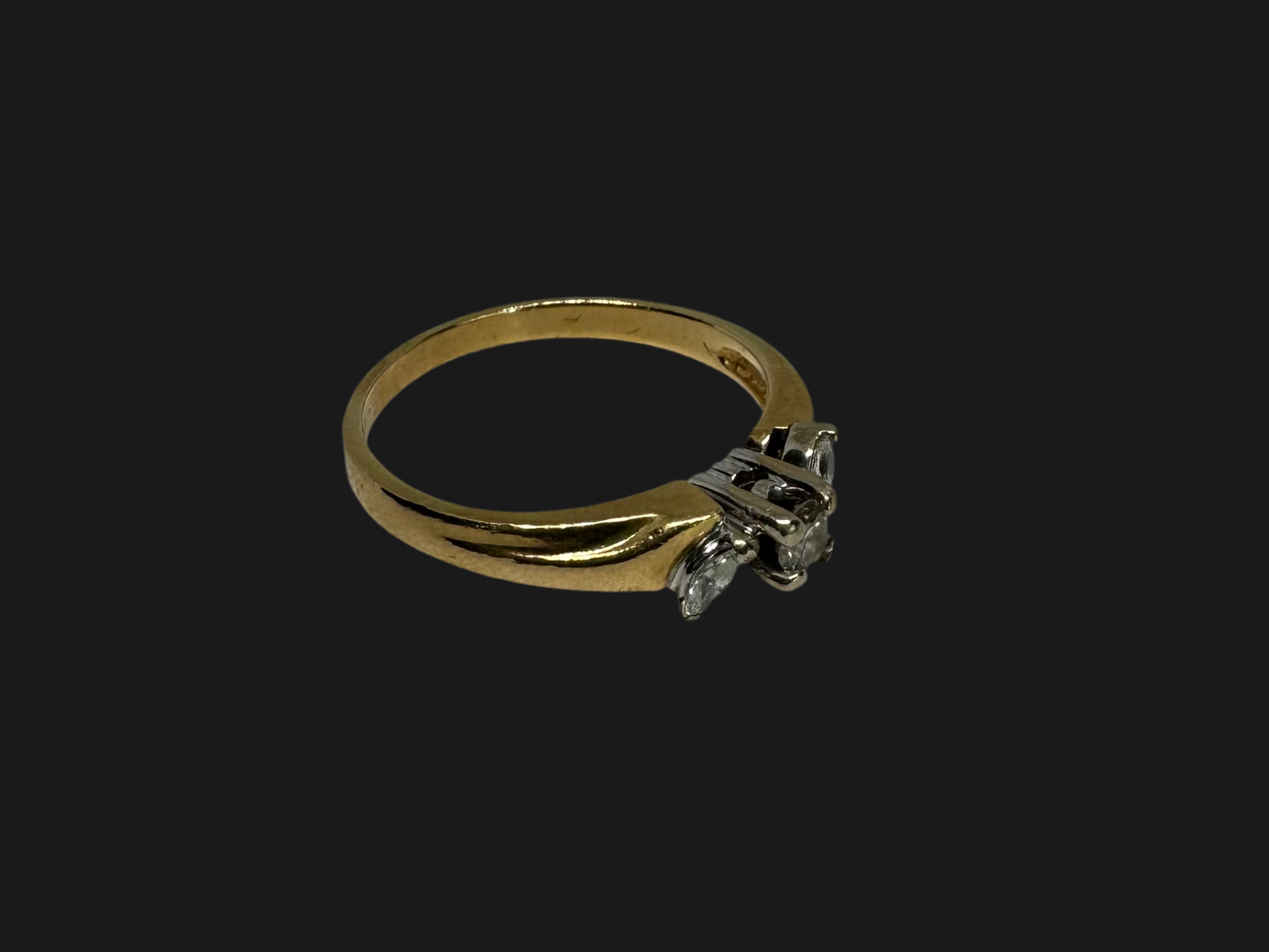 14K gold ring set with Diamonds